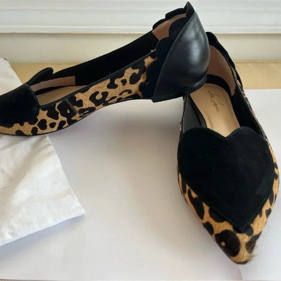 Isa Tapia Black and Tan Pointed-Toe Flats - Picture 4 of 8